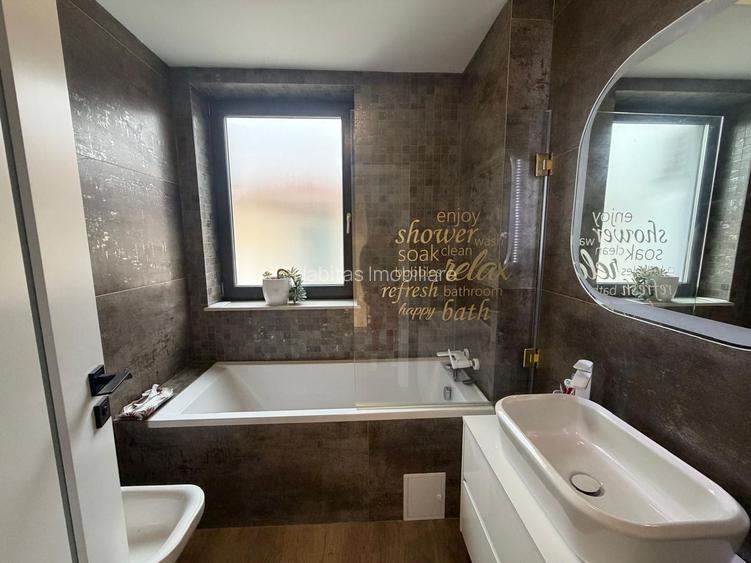 Casa finisata modern, terasa, zona Voronet - 6