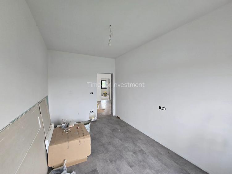 1/2 Duplex pe parter,predare la cheie  , 3 dormitoare, 2 bai, Zona Metro 2, - 6