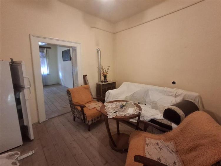 Apartament la casa 2 camere pivnita parcare zona Terezian