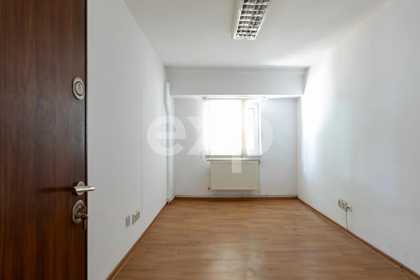 DE ÎNCHIRIAT | Clădire de birouri P+1 | 476 mp | Cal Moinești-zonă industrială