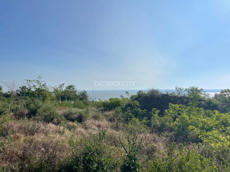 Proprietar, vand teren cu vedere la lacul Brates, liber constructii 3000 mp - 5