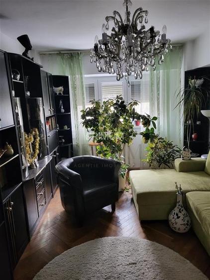 SIMION BARNUTIU - ETAJ 3 LIFT - 4 CAMERE - 2 BAI - 2 BALCOANE - DECOMANDAT - 4