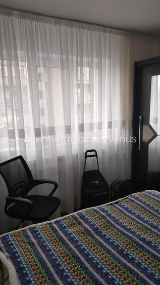 Apartament 3 camere si 2 bai - Imagine principală: 1/8Apartament 3 camere si 2 b - 7
