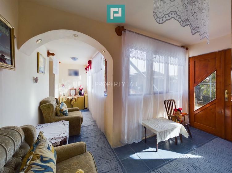 Casă cu front stradal generos Șeitin, județul Arad - 6