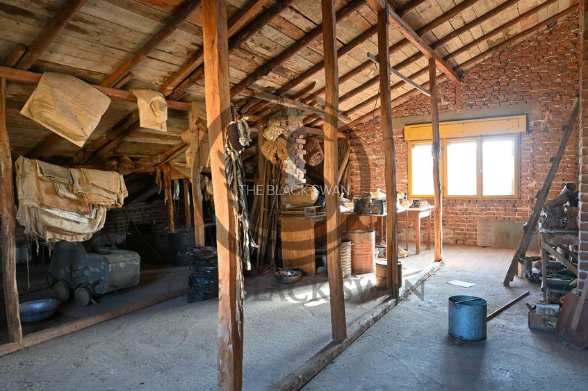 Casa cu 6 camere de vanzare | Zona Ultracentrala, Baicoi | Comision 0% - 29