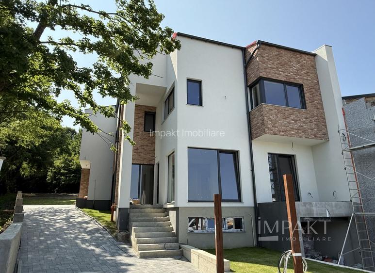 Case cuplate la liziera padurii , ideale pentru 2 familii ! - 2