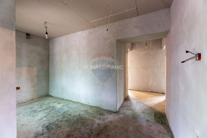 Casă cu 3 camere de vânzare, renovată la gri, teren 2100m Variașu Mare - 11