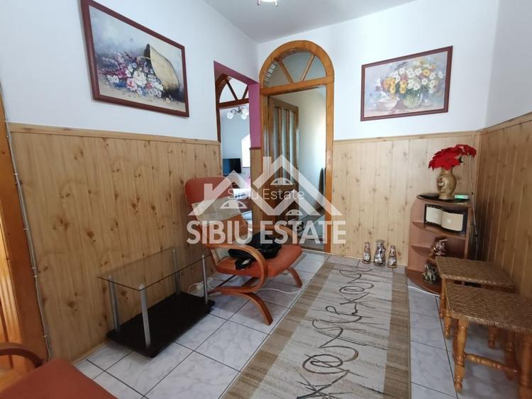 Apartament de vanzare cu 3 camere, decomandat - Valea Aurie - 3