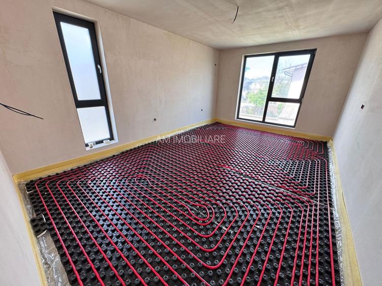 CASA INDIVIDUALA, STRADA ASFALTATA, TOATE UTILITATILE, COMISION 0% - 9
