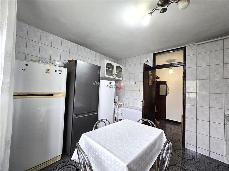 Et.1, hol  H , bloc reabilitat  Doamna Ghica Pancota - 15