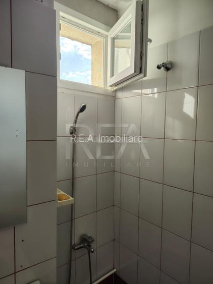 Apartament 3 Camere , Semi-Decomandat , Alexandru Obregia - 8