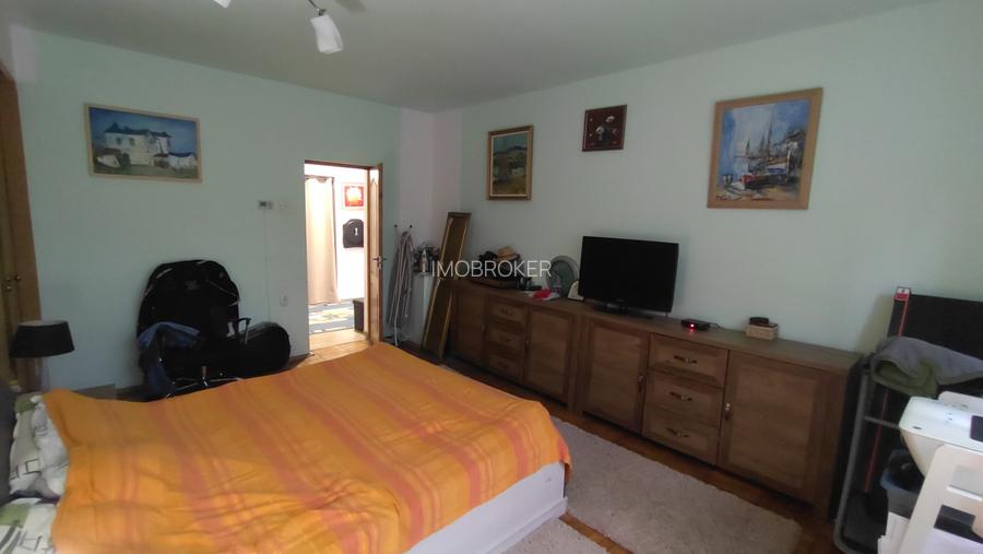 Vand apartament 3 camere in vila, cartierul Dambul Rotund - 7