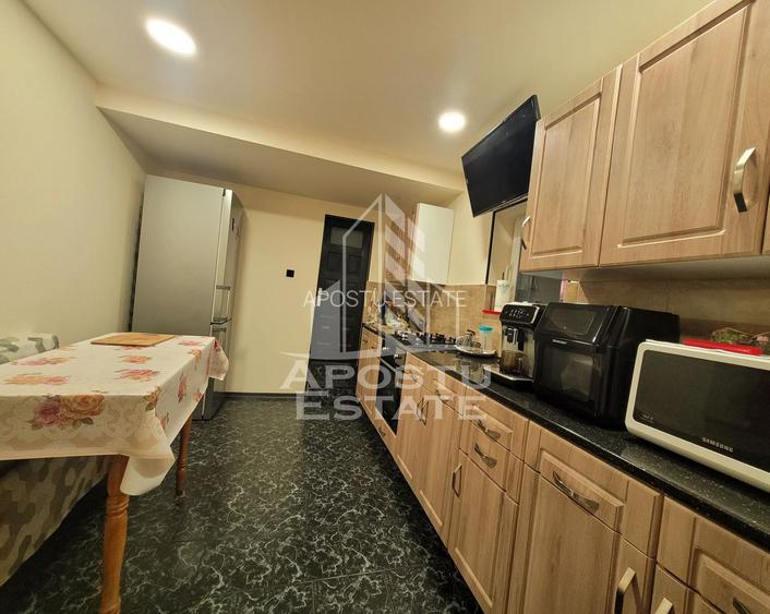 Casa individuala de vanzare, cu 4 camere si 2 garaje, zona Lipovei - 16