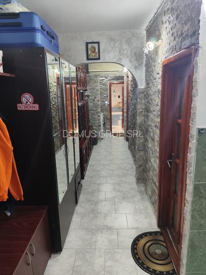 Vând apartament cu 3 camere decomandat - 9