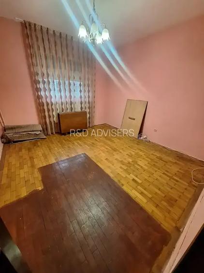 Casă cu teren – ideală pentru spații comerciale / birouri – Sector 4 - 7