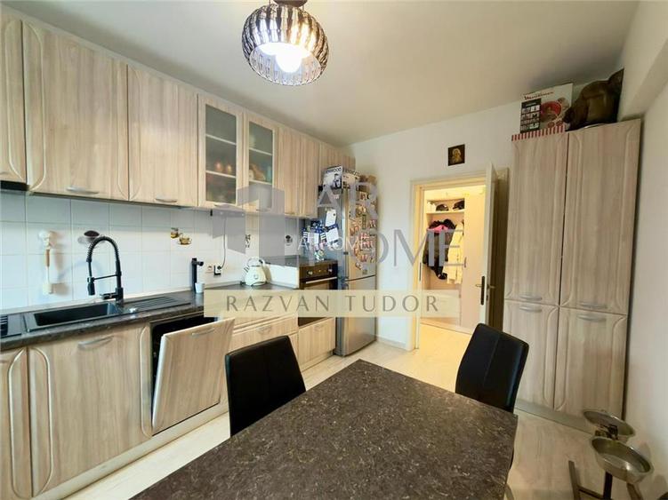 Apartament 4 camere de lux, loc de parcare , Ploiesti , zona 9mai - 11