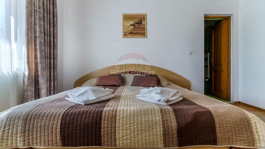 Pensiune cu 16 camere de vanzare, potential investitie,COMISION 0 - 12