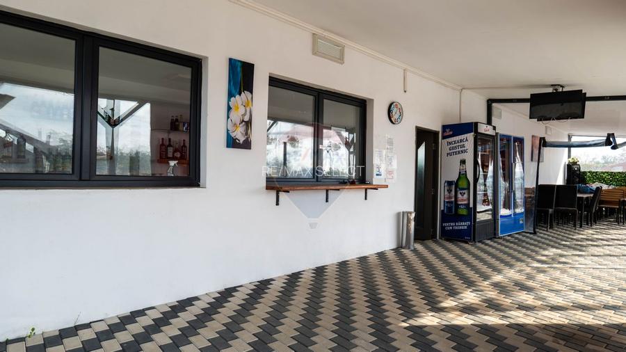 Vanzare  casa cu restaurant, terasa si teren intravilan liber - Titu - 4