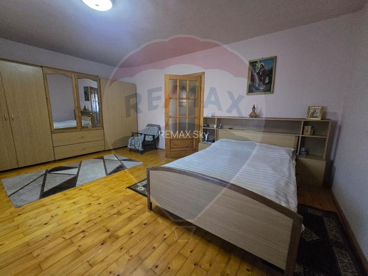 Casă spațioasă 331 mp utili + 5175 mp teren | Piscină interioară - 5