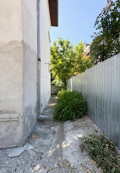 VILA INTERBELICA IN CURS DE RENOVARE COMPUSA DIN DOUA APARTAMENTE - PARCUL CAROL - 3