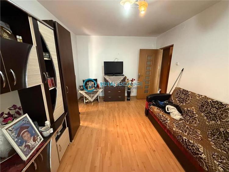 Royal Imobiliare - Vanzare Apartament zona Malu Rosu - 3