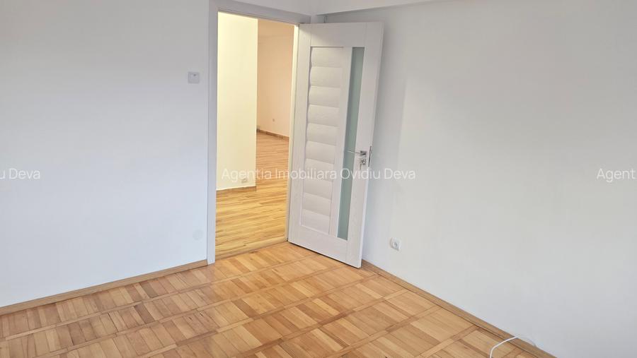 Vand apartament 4 camere decomandat in Deva, zona 22 Decembrie (Liceul Auto), - 9