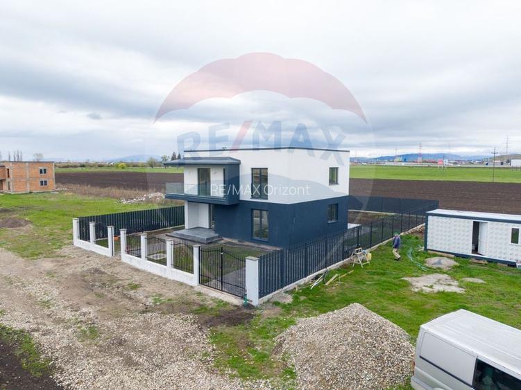 Vila moderna cu 4 camere,  P+E - teren 501 mp - 27