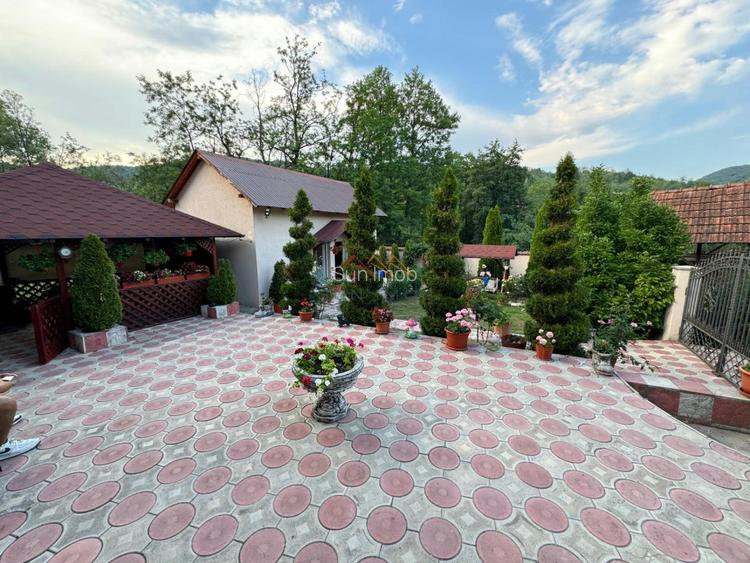 Casa 4 camere, anexe, recent renovata, foisor, teren 781mp, Izvoru, DB - 15