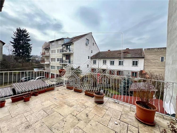 Apartament de vanzare - 67 mp, terasa mare - Zona buna - 12