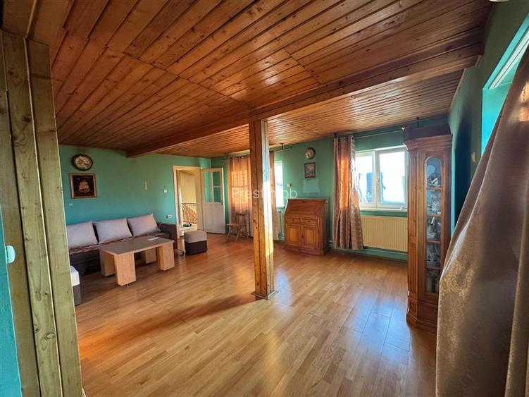 Casa independenta , vintage de vanzare , 300 mp cu teren de 1493 mp Sancrariul d - 2