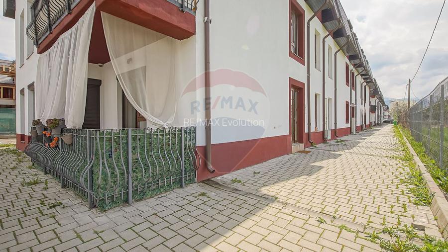 Apartament cu 3 camere de vânzare în zona Tractorul - 21