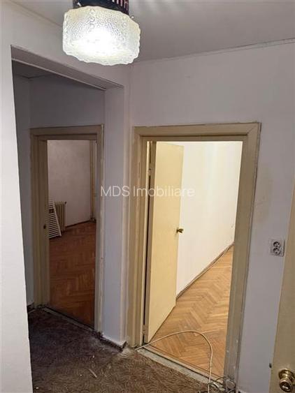 3 camere decomandat, etaj 1 linga sala Olimpia - 10