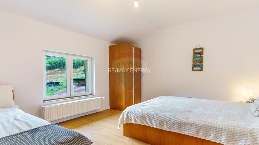 Cabana de vânzare –Mărișel, 10 camere, terasa 41mp, piscină, ciubăr - 25