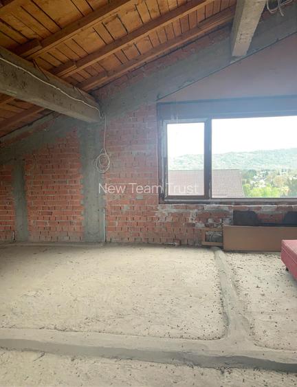 Statiunea  Breaza  Vanzare Vila(Pensiune)+10 camere - 12