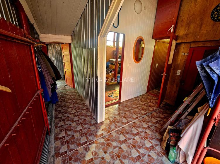 Casă spațioasă cu 9 camere în Strejnicu – pentru locuință, birouri - 7