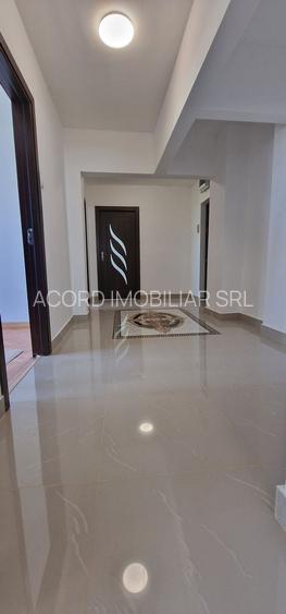 Gara-Abator, apartament cu 3 camere decomandate. - 2