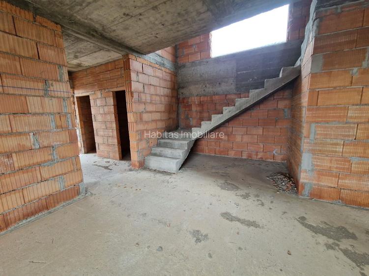 Casa individuala (semicolectiva) 172 mp utili, teren 765 mp Feleacu - 12