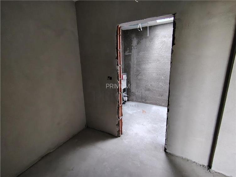 Duplex deosebit - asfalt in lucru - 3 bai - 2 dormitoare matrimoniale - 10