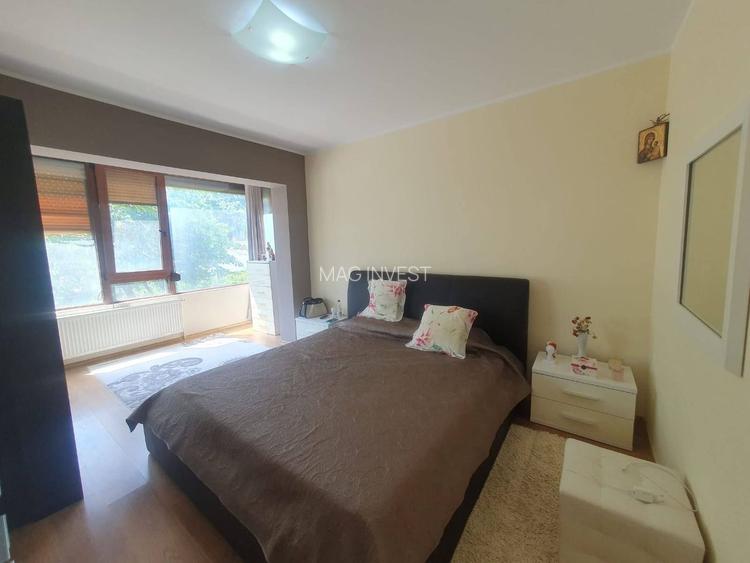 De vanzare – Apartament 3 camere -Complex Vega, Strada Tecuci - 12