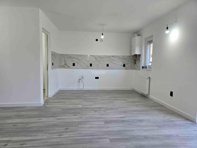 Vând apartament 3 camere, garaj - 2