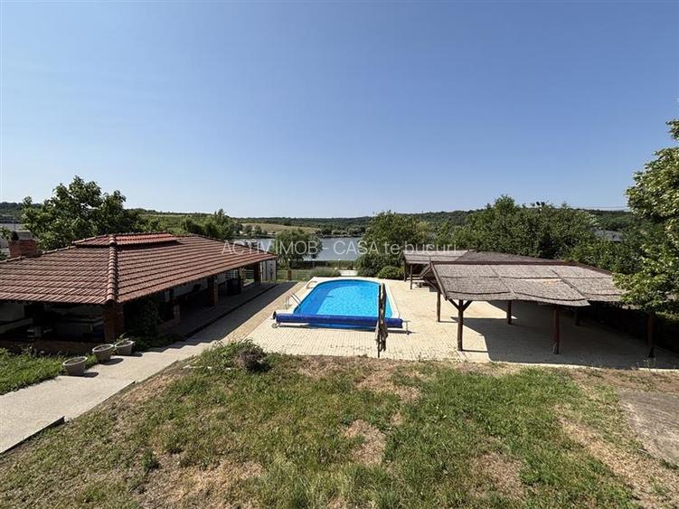 Proprietate de patrimoniu pe malul lacului Paleu - Teren 2.300 mp - piscina - Co - 6