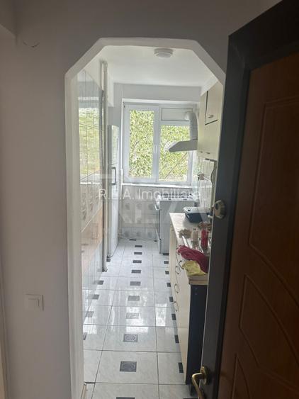 3 Camere , Semi Decomandat , Zona Giurgiului - 4