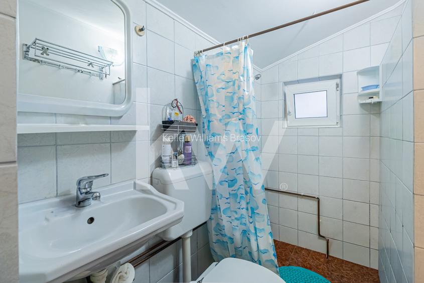 Casă individuală, vedere către Bucegi, la 300 m de Centru, Gară sau Cantacuzino - 13