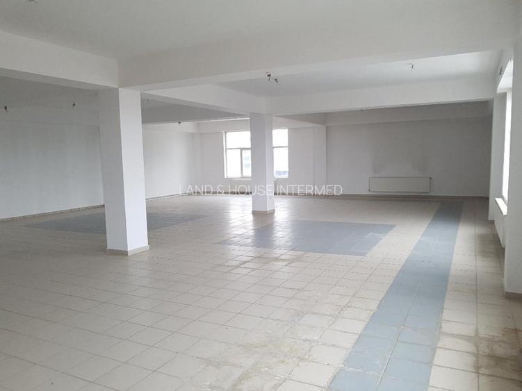 Cladire de birouri si spatii comerciale P+4E, stradal la DN1 - 6