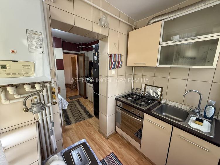 Apartament 3 camere decomandate, etaj 2 – zona Piata Centrala - 6