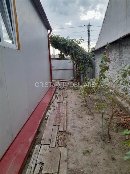 Teren+ Hala, zona Radu Negru- Buzaului , Suprafata - 256 mp - 4