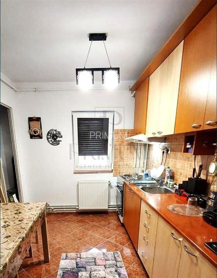 SIMION BARNUTIU - ETAJ 3 - BLOC IZOLAT - 3 cam - 2 bai - debara - centrala propr - 3