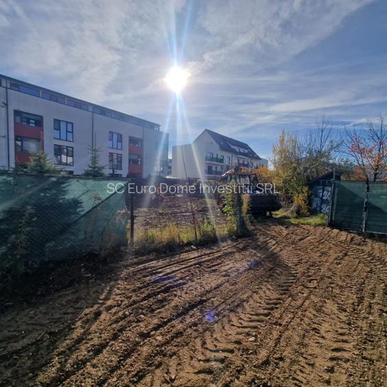 Parcela de teren intre constructii locuite Mall Coresi - 2