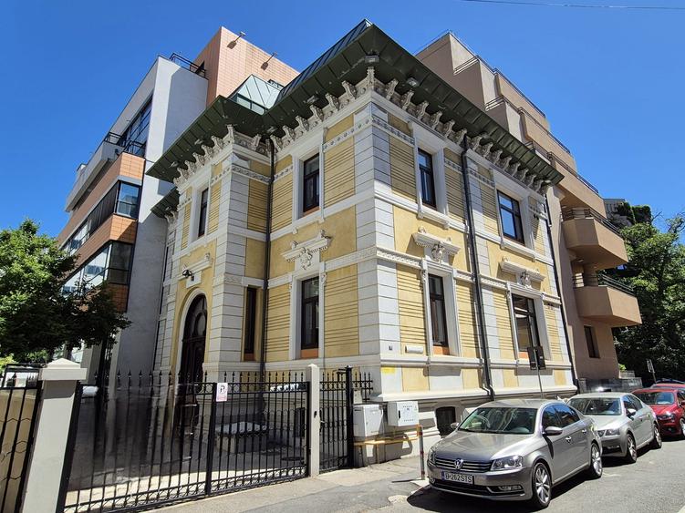 Vila amenjata birouri - Universitate