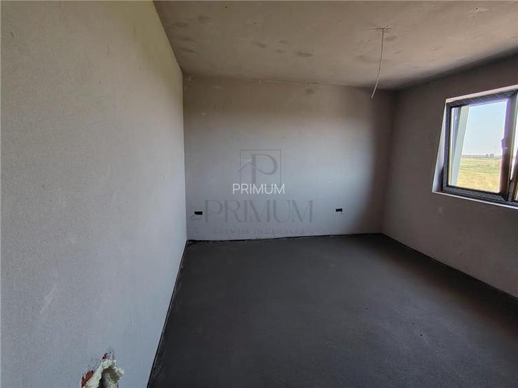 Duplex despartit prin C.T.- dormitor la parter - canalizare - 11